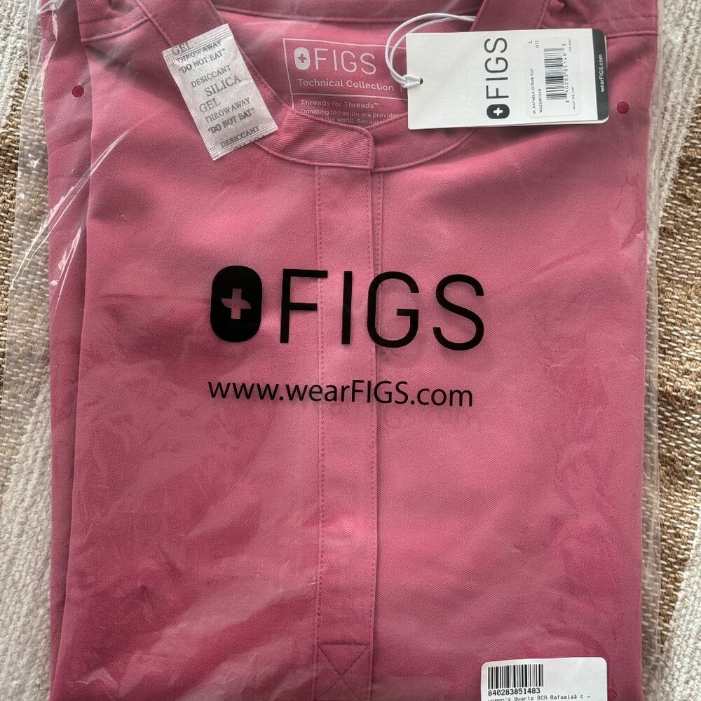 UNOPENED Figs LARGE Rafaela scrub top in Quartz